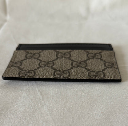 Gucci GG Supreme Monogram Calfskin Cardholder in Beige & Black