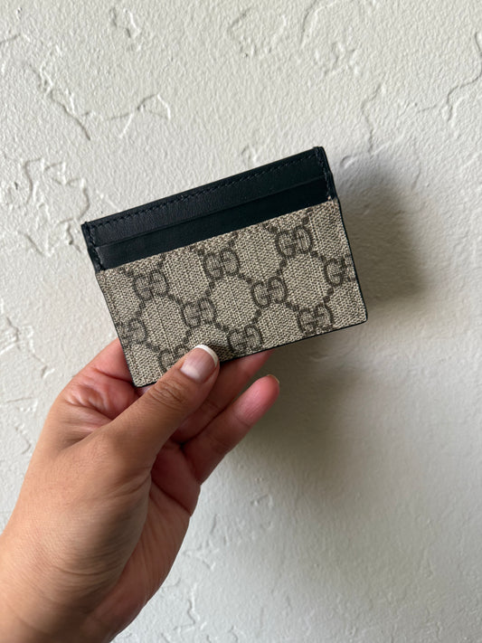 Gucci GG Supreme Monogram Calfskin Cardholder in Beige & Black