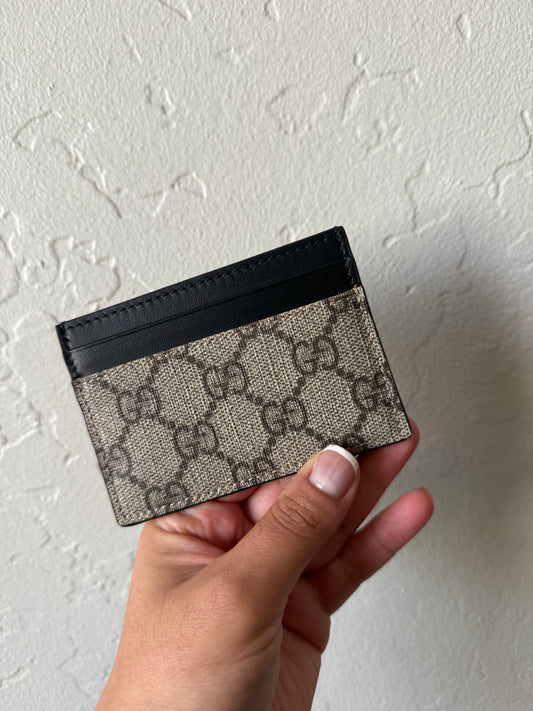 Gucci GG Supreme Monogram Calfskin Cardholder in Beige & Black