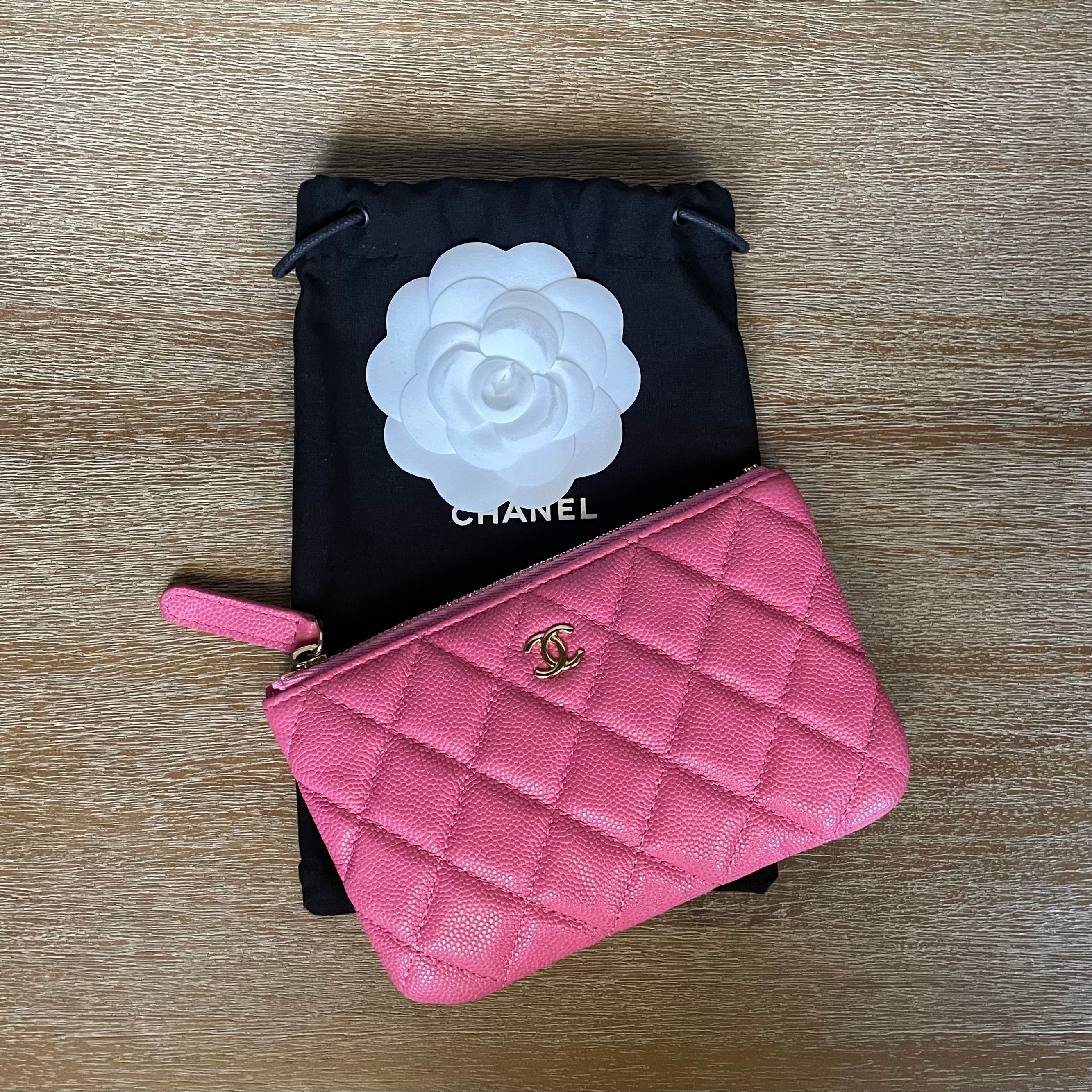 CHANEL 22A Pink Caviar Small O Case 20cm Light Gold Hardware